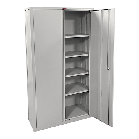 Grijze stalen kast met open deur, met planken voor opslag.
