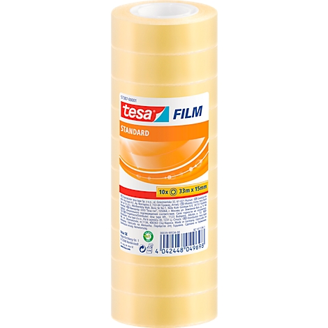 Ein Klebeband von Tesa Film Standard. Der Aufdruck zeigt den Markenname, Produktname und Produktdetails. Der Hintergrund ist gelb.
