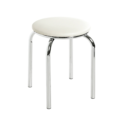 Ein weißer Hocker mit einer runden Sitzfläche und verchromten Beinen. Der Hocker steht auf einem weißen Hintergrund.