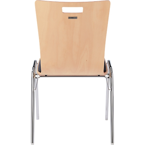 Houten stoel met metalen poten. De rugleuning heeft een uitsparing, het hout is licht.