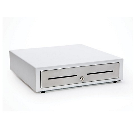 Weiße, rechteckige Kassenschublade mit silberner Front, zwei Schlitzen und Schlüsselloch.