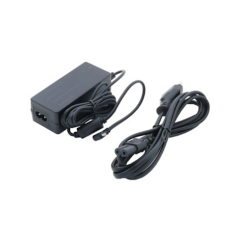 Ein schwarzes Netzteil mit Kabeln auf weißem Hintergrund.