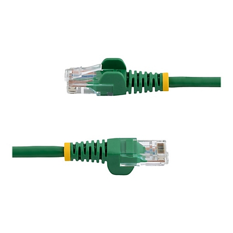 Zwei grüne Ethernet-Kabel auf weißem Grund. Die Stecker sind transparent, die Kabel grün.