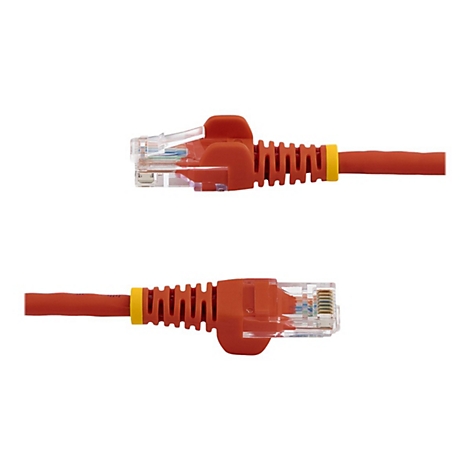Zwei rote Ethernet-Kabel auf weißem Hintergrund. Stecker mit Schutz und gelbem Ring, der in den Stecker übergeht.