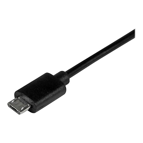 Nahaufnahme eines schwarzen Micro-USB-Kabels. Das Kabel hat einen rechteckigen Stecker mit einer silbernen Schnittstelle.