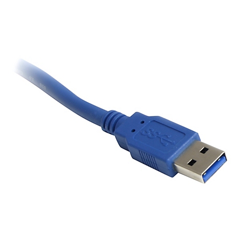 Blaues USB-Kabel, Stecker und Kabel auf weißem Hintergrund.
