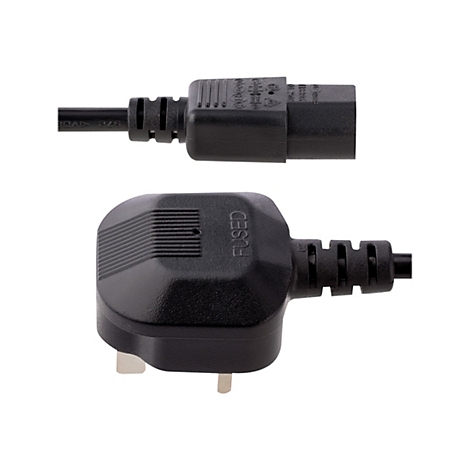 Schwarzer Netzstecker mit C13-Buchse und dreipoligem Stecker, das Wort „Fused“ ist deutlich zu erkennen.