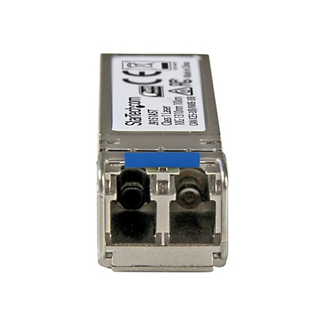 Nahaufnahme eines silbernen Netzwerkadapters mit blauer Markierung und Schriftzug StarTech.com.