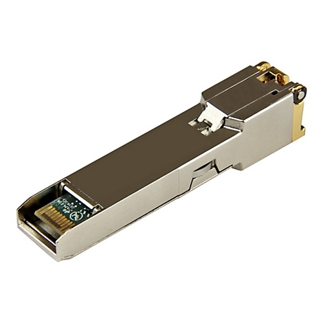 Ein silberner SFP-Transceiver auf weißem Hintergrund, mit goldfarbenen Details und einem kleinen grünen Chip.