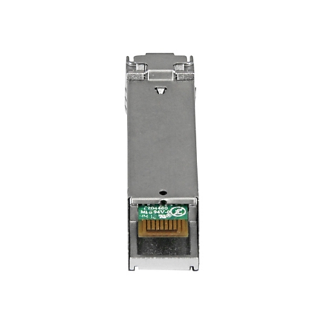 Metallfarbenes elektronisches Bauteil, wahrscheinlich ein SFP-Modul, vor weißem Hintergrund. Auf der Platine sind Text und ein Logo zu sehen.