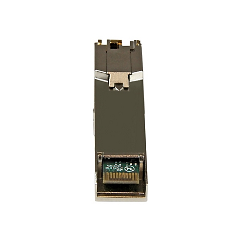 Nahaufnahme eines SFP-Transceivers. Das Metallgehäuse ist silberfarben, mit einem grünen Leiterplatten-Chip und einem goldenen Anschluss.
