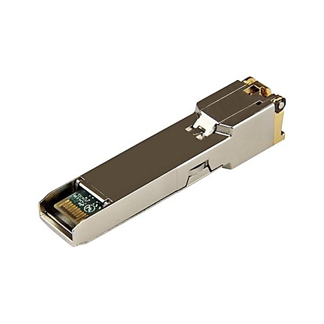 Ein silberner SFP-Transceiver, einsteckbares Netzwerkmodul mit goldenen Kontakten und einer kleinen grünen Platine.
