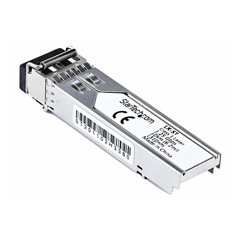 Ein silberner Netzwerkadapter mit Beschriftungen von StarTech, CE-Zeichen, Seriennummern und technischen Daten.