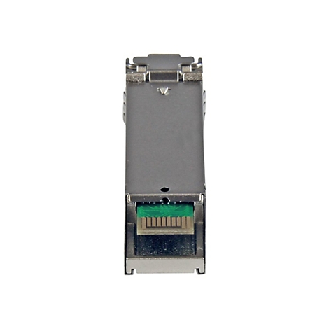 Ein graues elektronisches Bauteil, auf weißem Hintergrund. Unten ein grüner Chip mit goldenen Kontakten.
