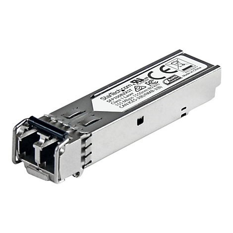 Ein silbernes SFP-Modul mit Aufschrift StarTech.com und technischen Daten. Es sind CE-Kennzeichnung und RoHS-Konformität zu sehen.