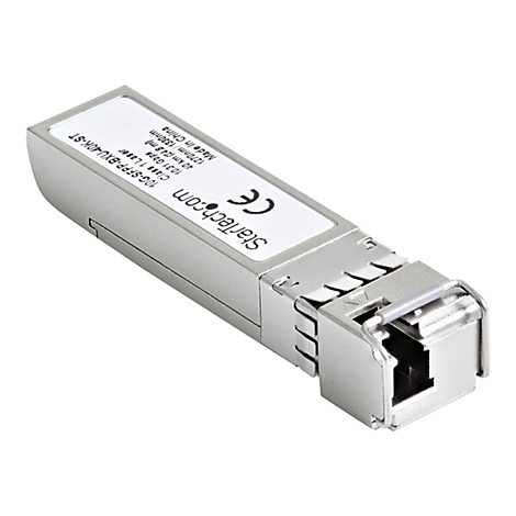 Ein silbernes Netzwerk-Transceiver-Modul mit Textaufdrucken wie "StarTech.com" und technischen Details.
