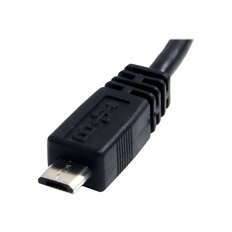 Nahaufnahme eines schwarzen Micro-USB-Kabels. Stecker mit USB-Symbol. Glänzender Metallanschluss.