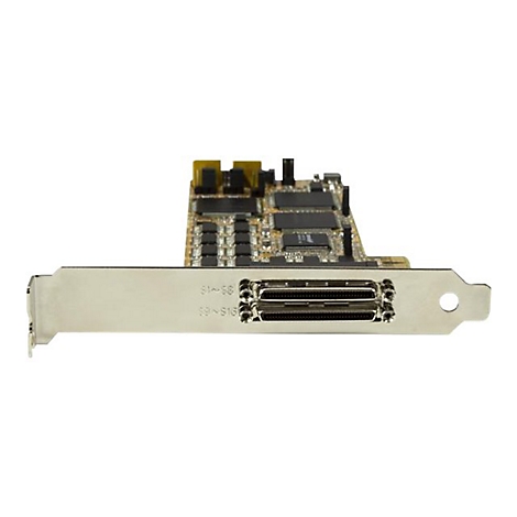 Eine Computerkarte mit Kontakten und Chips vor weißem Hintergrund.