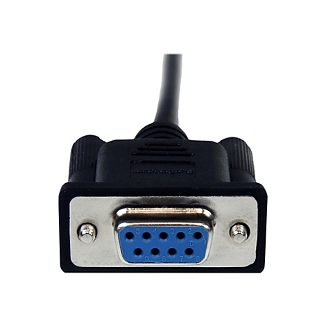 Nahaufnahme eines schwarzen D-Sub-Steckers mit blau gefüllten Kontakten. Die Pins sind mit Zahlen beschriftet.