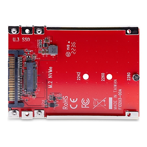 Gros plan d'une carte SSD rouge avec des étiquettes telles que "U.3 SSD", "M.2 NVMe", "RoHS" et "Made in Taiwan".