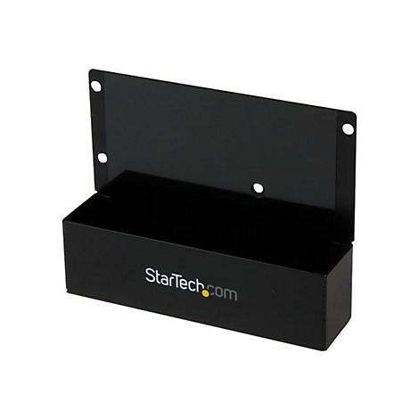 Schwarze Metallhalterung mit dem Schriftzug "StarTech.com". Auf weißem Hintergrund.