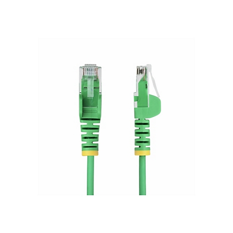 Zwei grüne Netzwerkkabel mit RJ45-Steckern auf weißem Hintergrund. Stecker mit grünem Steckergehäuse, gelbem Ring und transparentem Verschluss.