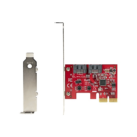 Eine rote PCIe-Erweiterungskarte mit Anschlüssen, Chips und Beschriftungen vor weißem Hintergrund.