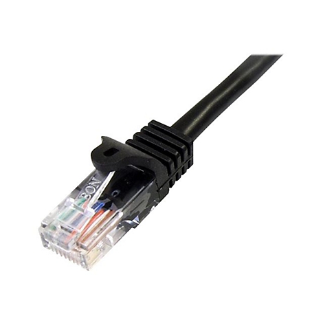 Gros plan d'un connecteur RJ45 noir avec une fiche transparente et des fils colorés. Le connecteur est incliné vers le haut à droite.