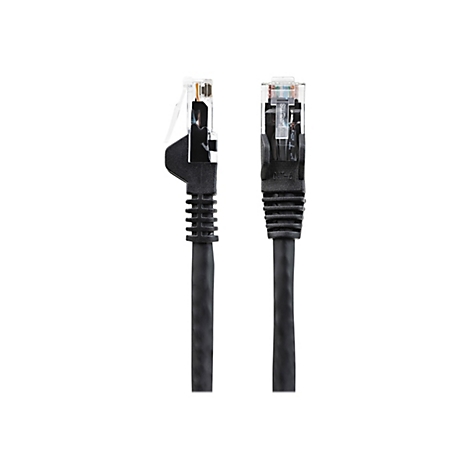 Zwei schwarze Netzwerkkabel mit transparenten Steckern, vor weißem Hintergrund. Der Stecker zeigt die Aufschrift „Startech.com“. Ein Kabel ist abgewinkelt.