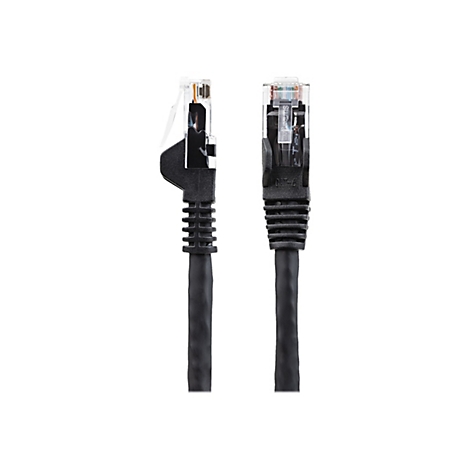 Zwei schwarze Netzwerkkabel nebeneinander, auf weißem Hintergrund. Die Stecker sind aus transparentem Kunststoff.