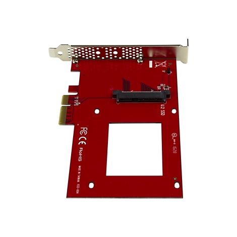 Une carte d'adaptateur SSD U.2 rouge avec un support argenté. Texte imprimé : U.2 SSD, FC CE RoHS, Made in Taiwan.