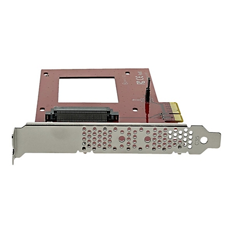 Une carte de circuit imprimé pour ordinateur, rouge et métallique, sur fond blanc. Avec des fentes et des trous.