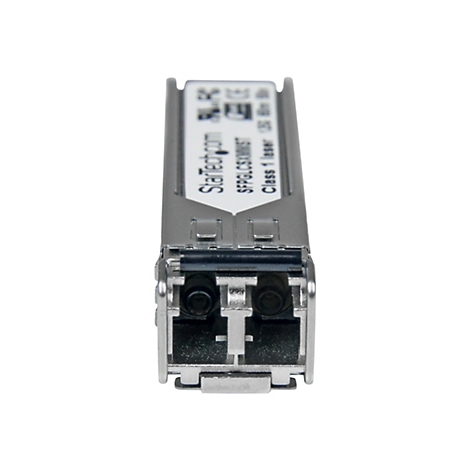 Ein SFP-Transceiver aus Metall. Oben ist „StarTech.com“ und weitere technische Angaben aufgedruckt. Auf der Vorderseite sind zwei Öffnungen zu sehen.