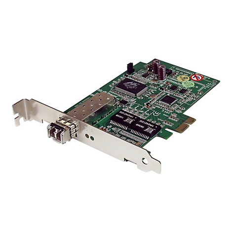 Eine grüne Netzwerkkarte mit Steckern, Chips und Beschriftungen, vor weißem Hintergrund.