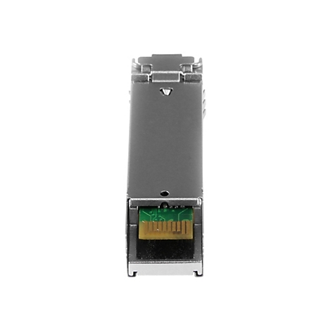 Ein SFP-Transceiver, ein rechteckiges Metallgehäuse mit Steckverbindern und elektronischen Komponenten.