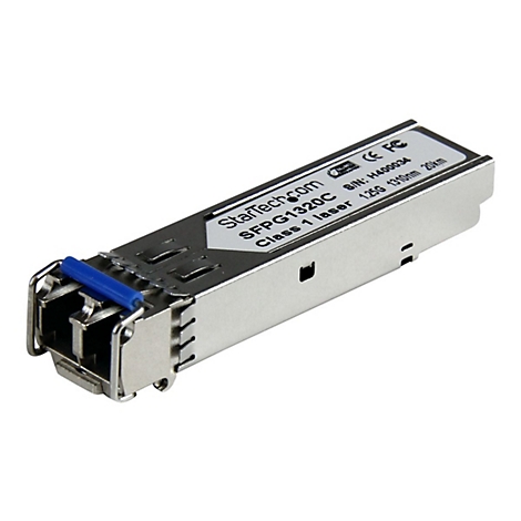 Ein silberner SFP-Transceiver, Details der blauen Verriegelung und des Produktlabels, StarTech.com.