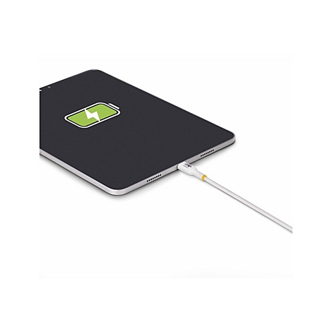 Une tablette avec un indicateur de charge connecté à un chargeur via un câble blanc.