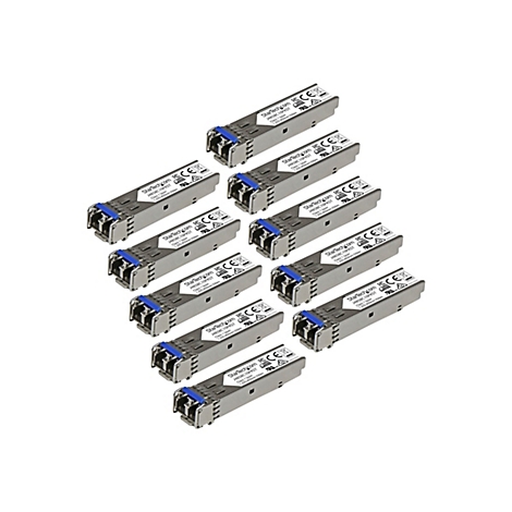 Une douzaine de modules réseau argentés avec des accents bleus reposent sur un fond blanc. Des détails techniques sont affichés sur chaque module.