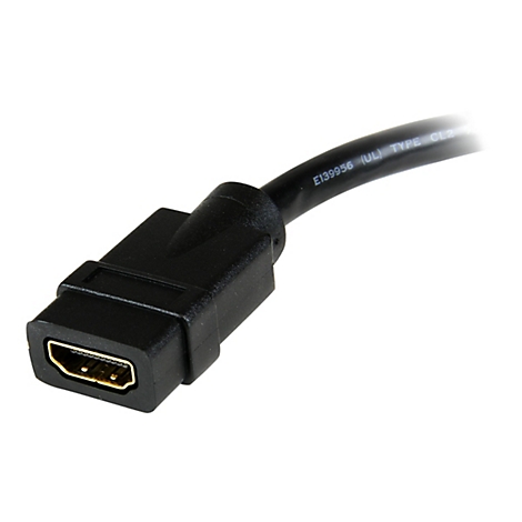 Nahaufnahme eines schwarzen HDMI-Kabels. Der Stecker ist im Fokus, das Kabel ist im Hintergrund zu sehen. Auf dem Kabel steht 'E139956 (UL) TYPE CL2'.