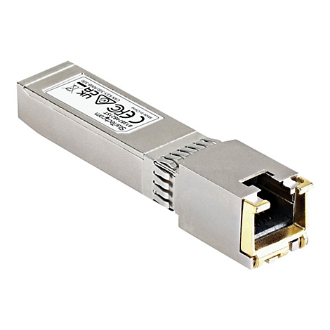Ein metallischer SFP-Transceiver mit goldfarbenem Anschluss. Beschriftung StarTech.com, CE, UK.
