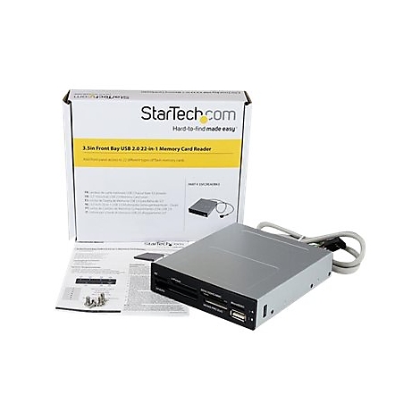 Speicherkartenleser mit Box und Kabel. Der LesegerÃ¤teteil ist silberfarben, Box und Dokumente daneben. Auf der Box steht StarTech.com.