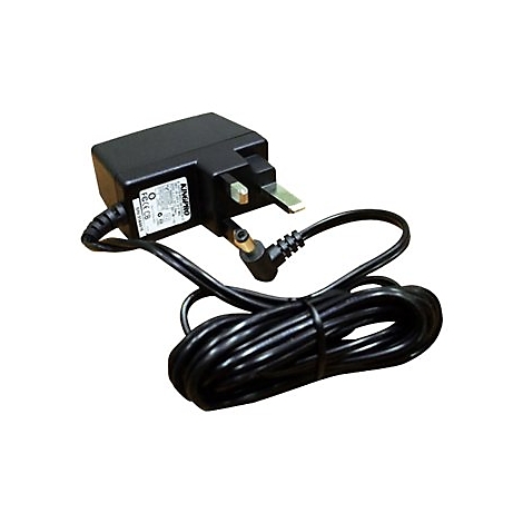 Schwarzes Netzteil mit Eurostecker und Kabel.