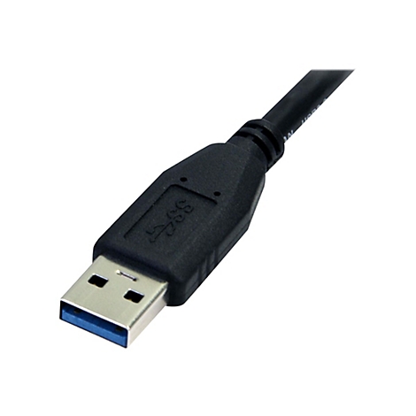 Nahaufnahme eines schwarzen USB-3.0-Kabels mit blauem Innenteil. Das Kabel liegt diagonal vor weißem Hintergrund.