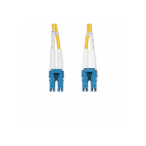 Zwei Glasfaser-Patchkabel mit blauen Steckern und gelben Kabeln auf weißem Hintergrund.