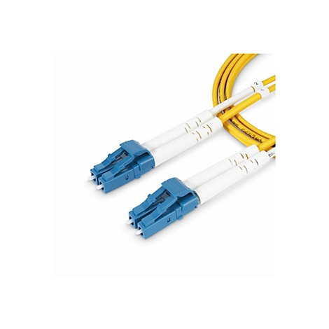 Zwei weiße und blaue LWL-Kabel auf weißem Grund. Die Kabel sind gelb, mit einer Nummer 1 und 2 beschriftet.