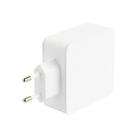 Weißes Ladegerät mit europäischem Stecker, auf weißem Hintergrund.