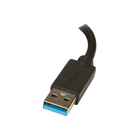 Nahaufnahme eines schwarzen USB-A Steckers mit blauem Innenleben vor weißem Hintergrund.