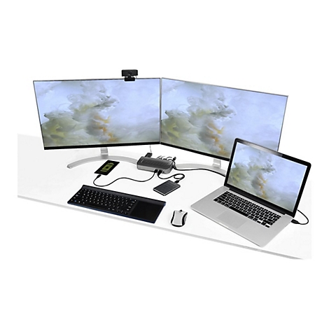 Schreibtisch mit zwei Monitoren, Laptop, Tastatur, Maus und Webcam. Alle GerÃ¤te sind mit einer Dockingstation verbunden.