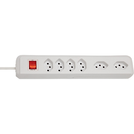 Weisse Steckdosenleiste mit fünf Steckdosen, einer rot beleuchteten Einschalttaste und einem Kabel.