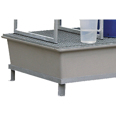 Gray metal drip tray with grating, on which is a cup and a blue bucket.